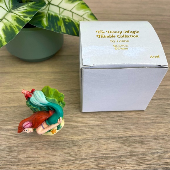 Lenox Disney Magic Thimble Collection - Ariel and Sebastian - The Little Mermaid - Picture 3 of 4